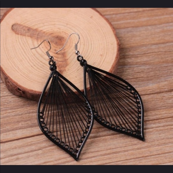 Laly’s Loves Jewelry - NWT Black Leaf Dangle earings